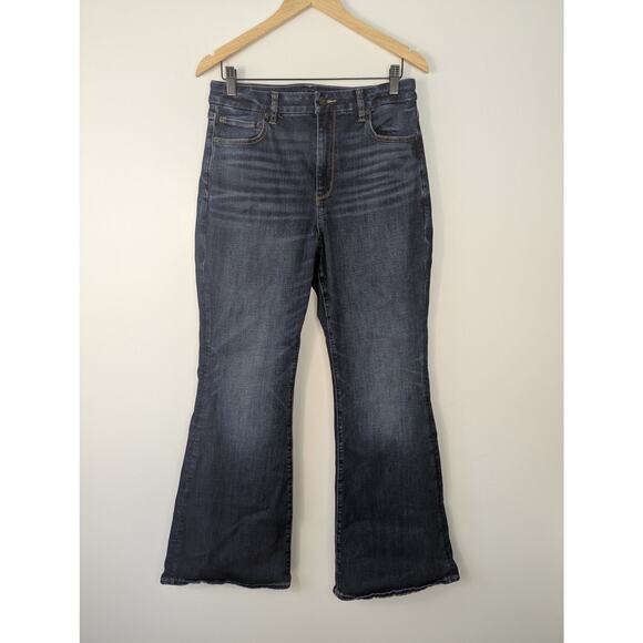 American Eagle Curvy Super High Rise Flare Jean in Classic Medium - Picture 2 of 8